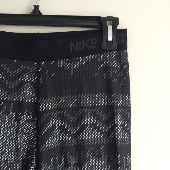 NIKE PRO Driver-Fit Grey Knit Print Leggings - Picture 4 of 11